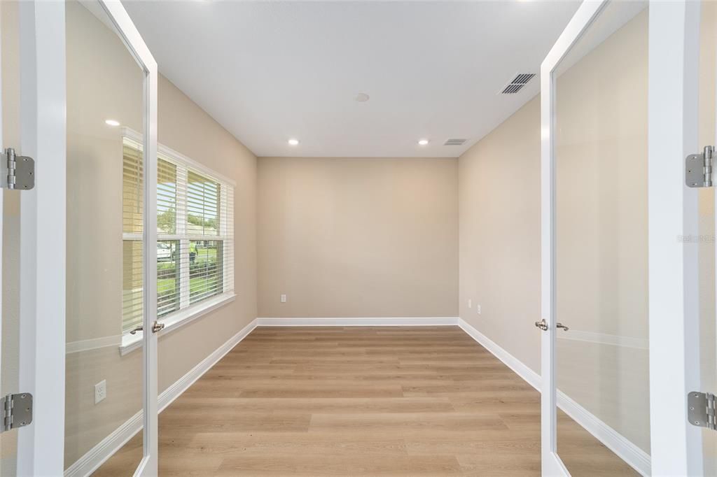 Activo con contrato: $387,000 (3 camas, 2 baños, 2297 Pies cuadrados)