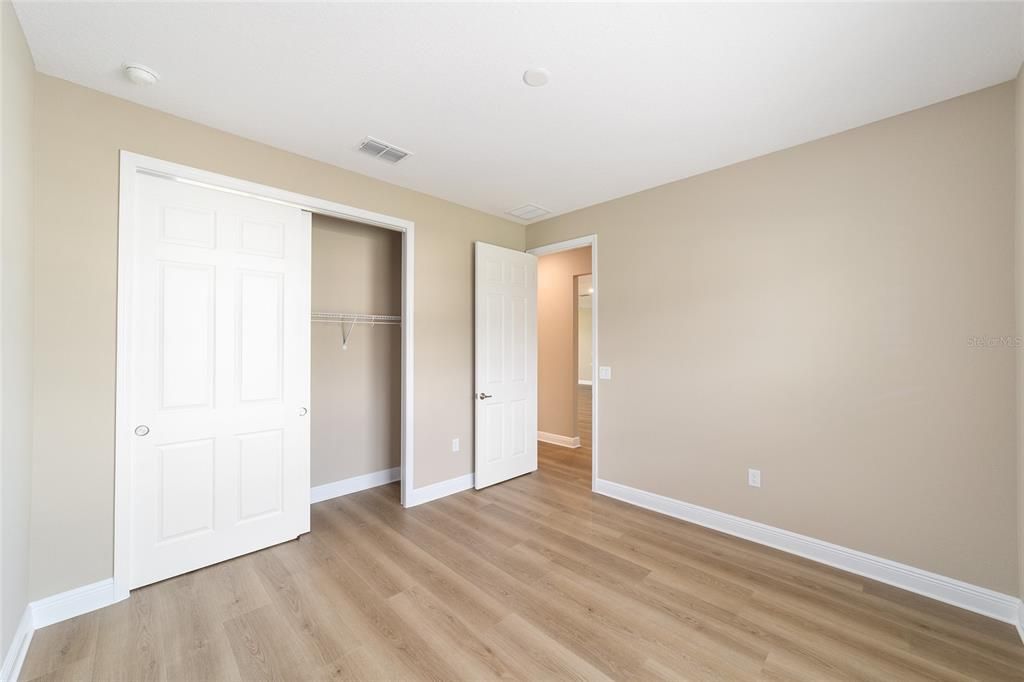 Activo con contrato: $387,000 (3 camas, 2 baños, 2297 Pies cuadrados)