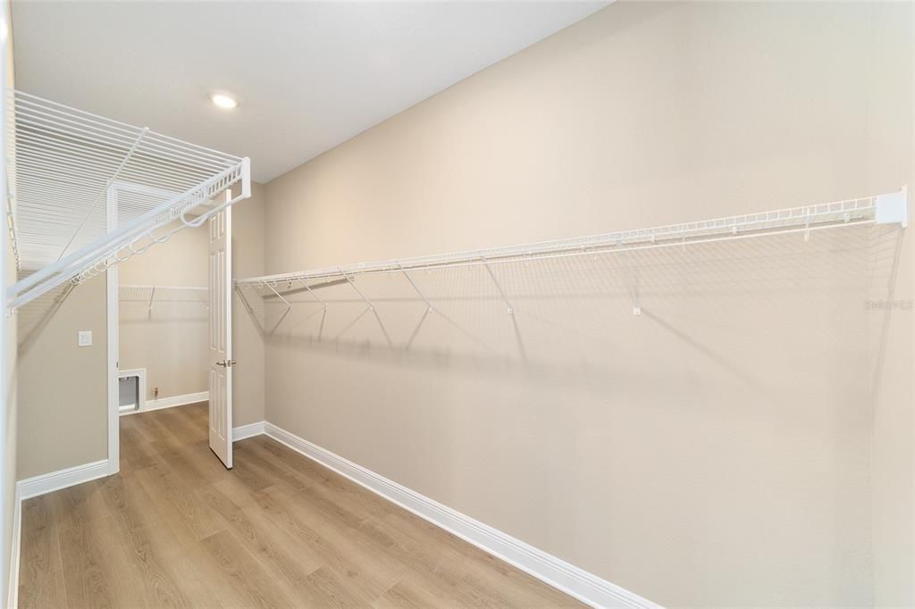 Activo con contrato: $387,000 (3 camas, 2 baños, 2297 Pies cuadrados)