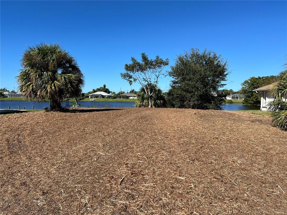 На продажу: $99,000 (0.23 acres)