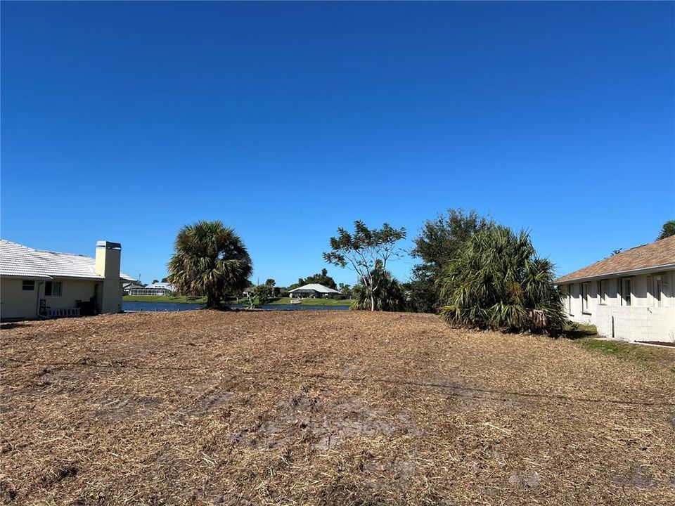 На продажу: $99,000 (0.23 acres)