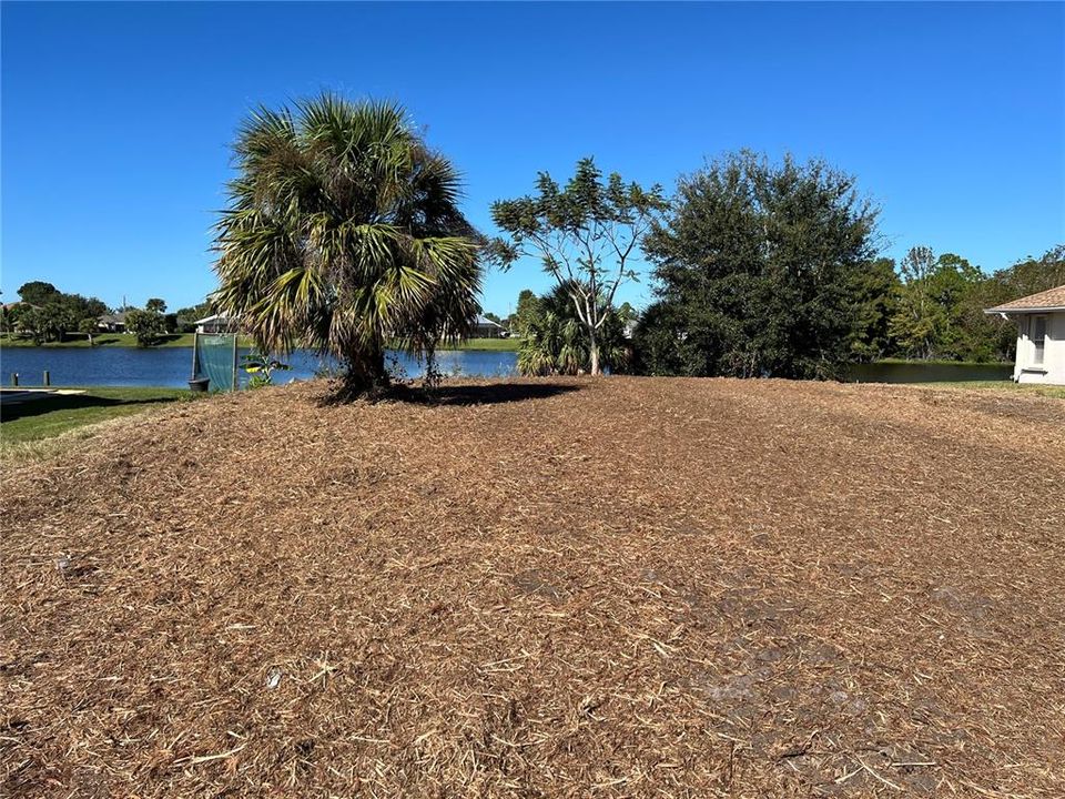 На продажу: $99,000 (0.23 acres)