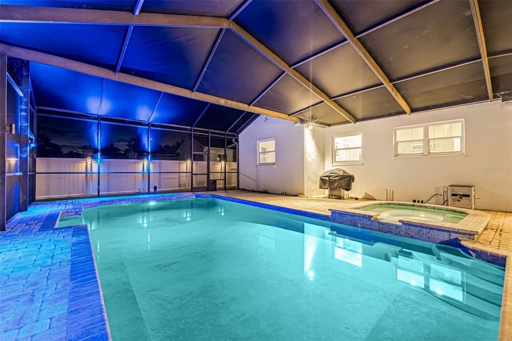 Под контрактом: $699,000 (3 спален, 2 ванн, 1450 Квадратных фут)