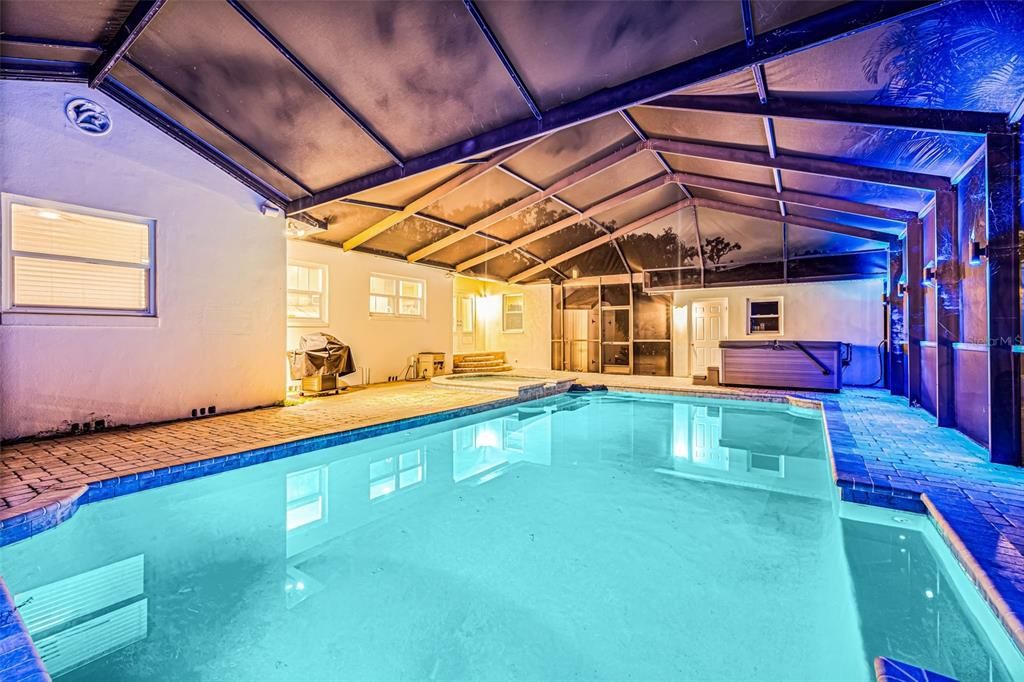 Под контрактом: $699,000 (3 спален, 2 ванн, 1450 Квадратных фут)