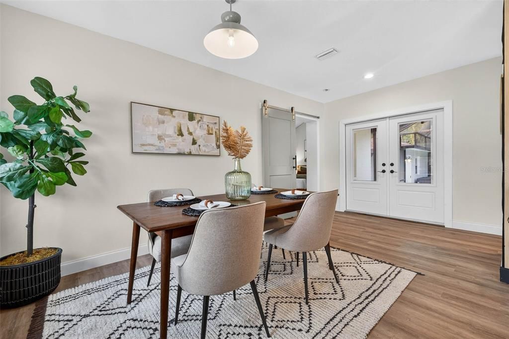 Под контрактом: $699,000 (3 спален, 2 ванн, 1450 Квадратных фут)