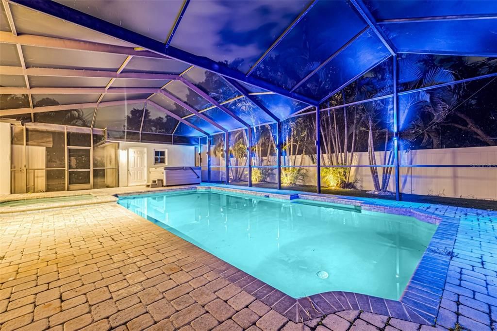 Под контрактом: $699,000 (3 спален, 2 ванн, 1450 Квадратных фут)