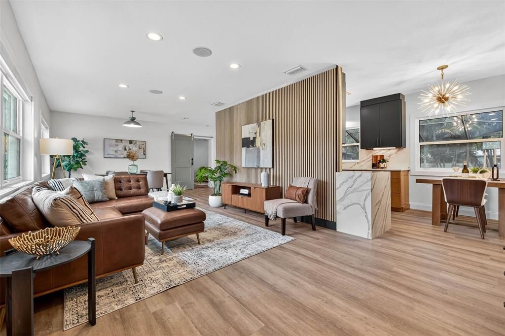 Под контрактом: $699,000 (3 спален, 2 ванн, 1450 Квадратных фут)