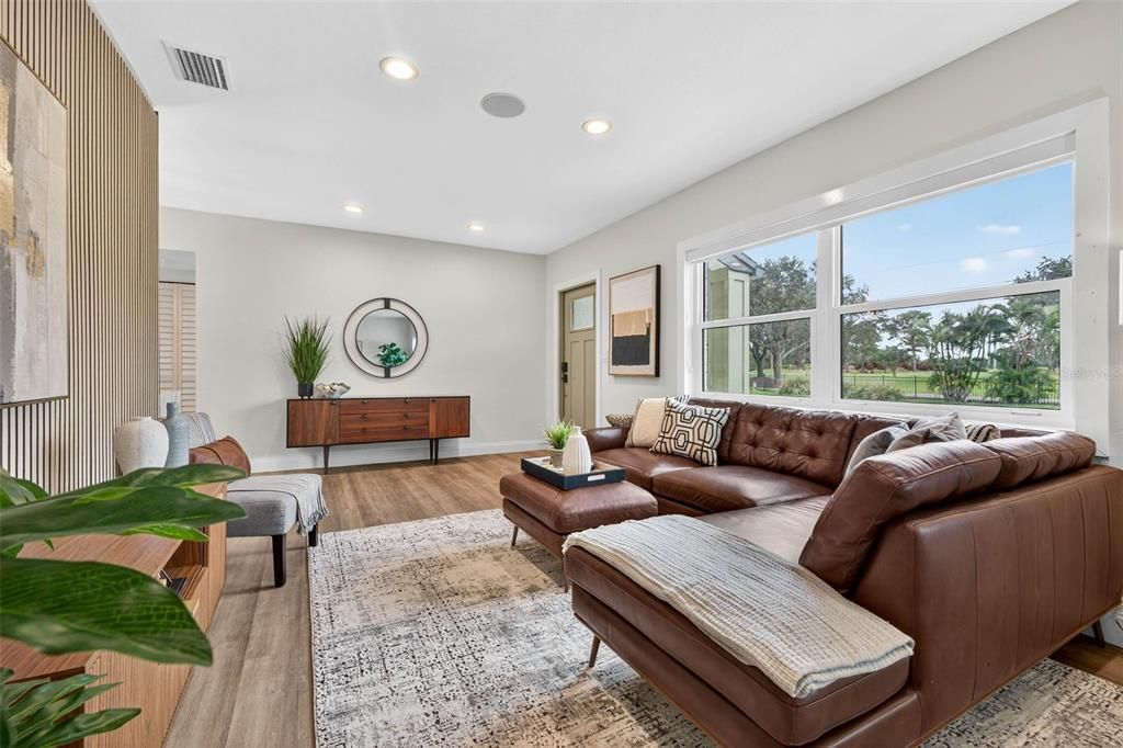 Под контрактом: $699,000 (3 спален, 2 ванн, 1450 Квадратных фут)