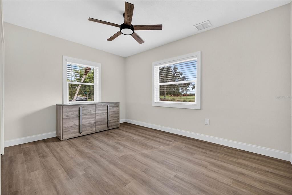 Под контрактом: $699,000 (3 спален, 2 ванн, 1450 Квадратных фут)