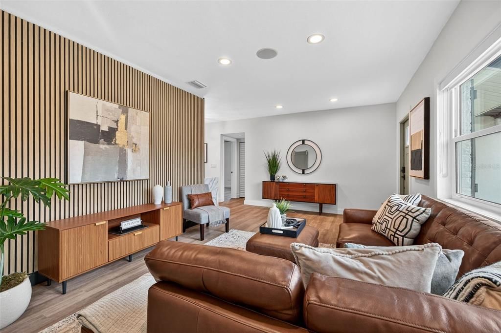 Под контрактом: $699,000 (3 спален, 2 ванн, 1450 Квадратных фут)