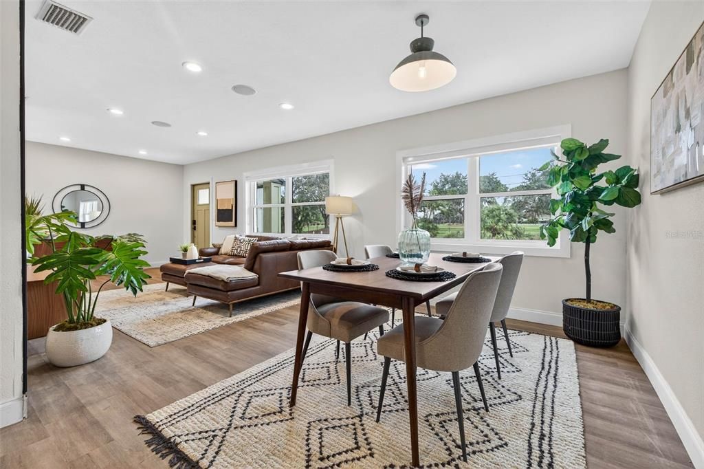 Под контрактом: $699,000 (3 спален, 2 ванн, 1450 Квадратных фут)