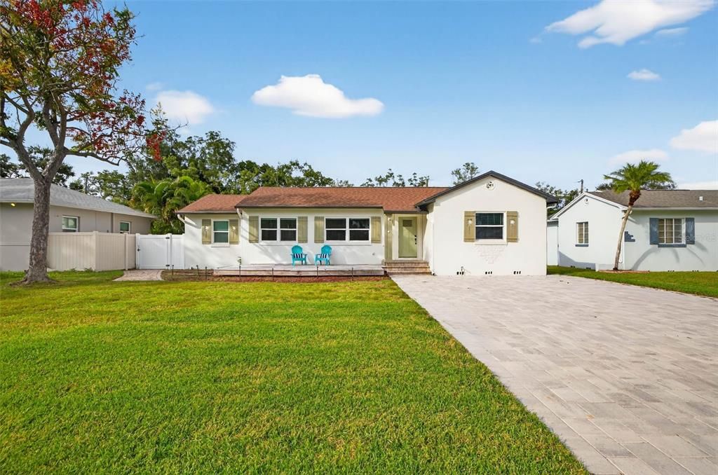 Под контрактом: $699,000 (3 спален, 2 ванн, 1450 Квадратных фут)