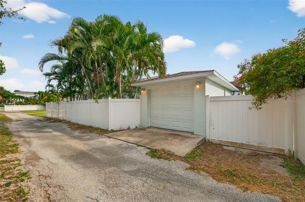 Под контрактом: $699,000 (3 спален, 2 ванн, 1450 Квадратных фут)