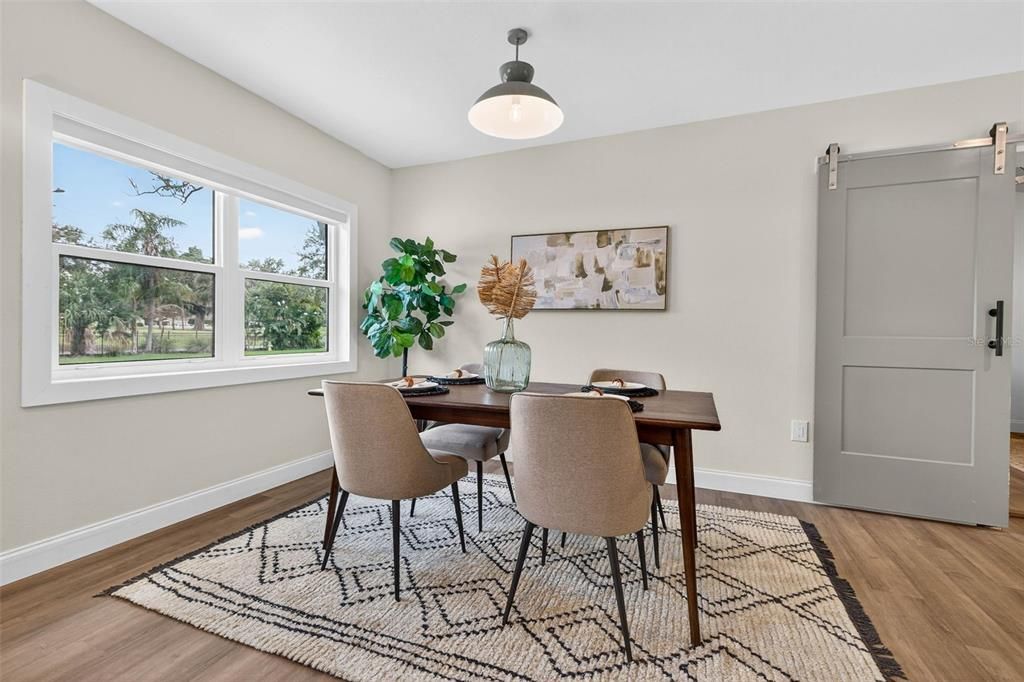 Под контрактом: $699,000 (3 спален, 2 ванн, 1450 Квадратных фут)