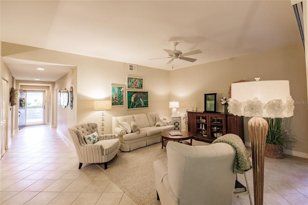 For Sale: $297,400 (2 beds, 2 baths, 1356 Square Feet)