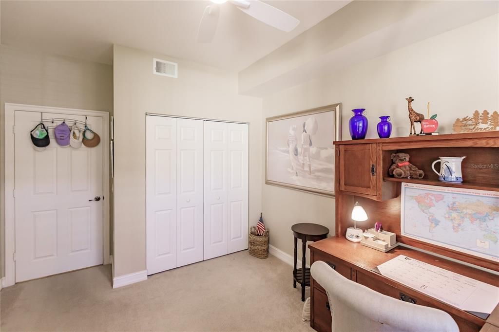 For Sale: $297,400 (2 beds, 2 baths, 1356 Square Feet)