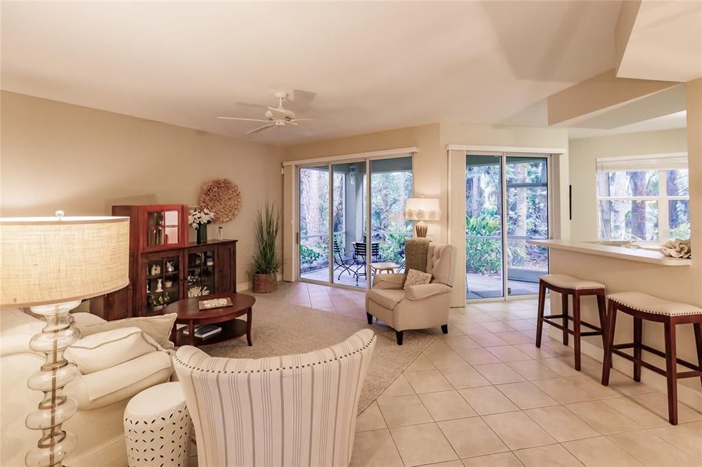For Sale: $297,400 (2 beds, 2 baths, 1356 Square Feet)