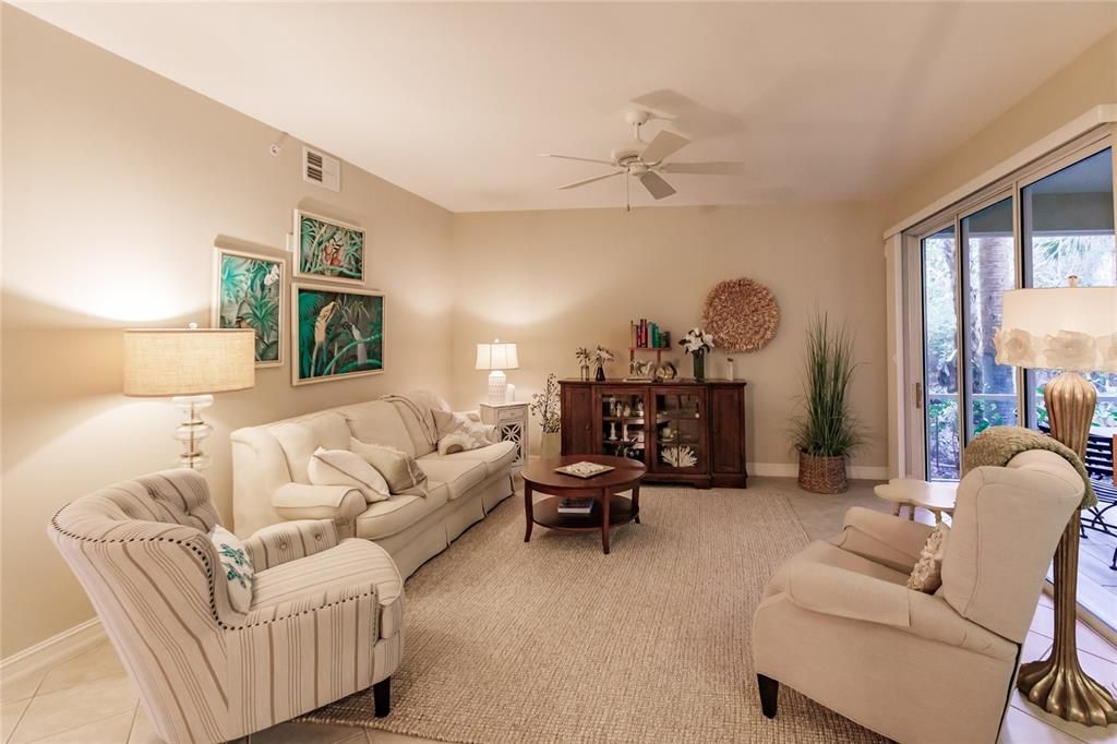 For Sale: $297,400 (2 beds, 2 baths, 1356 Square Feet)
