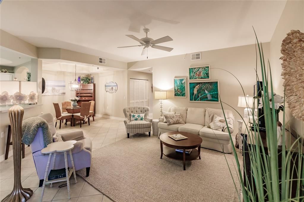 For Sale: $297,400 (2 beds, 2 baths, 1356 Square Feet)