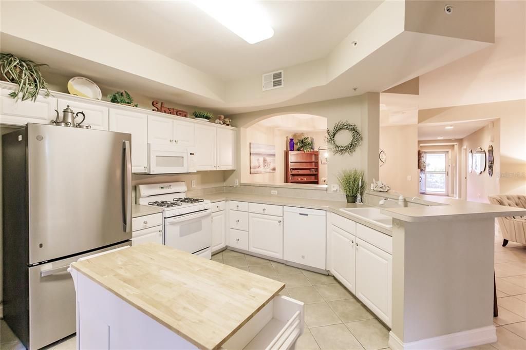 For Sale: $297,400 (2 beds, 2 baths, 1356 Square Feet)