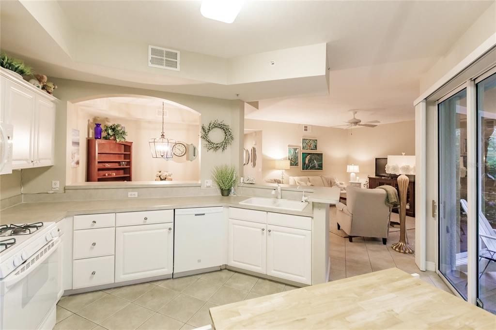 For Sale: $297,400 (2 beds, 2 baths, 1356 Square Feet)