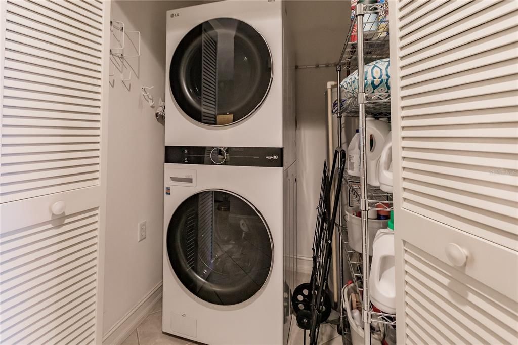 For Sale: $297,400 (2 beds, 2 baths, 1356 Square Feet)