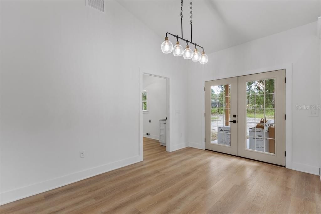 待售: $299,900 (3 贝兹, 2 浴室, 1550 平方英尺)