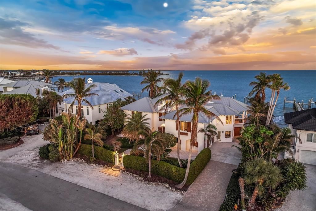 For Sale: $10,650,000 (4 beds, 5 baths, 4964 Square Feet)