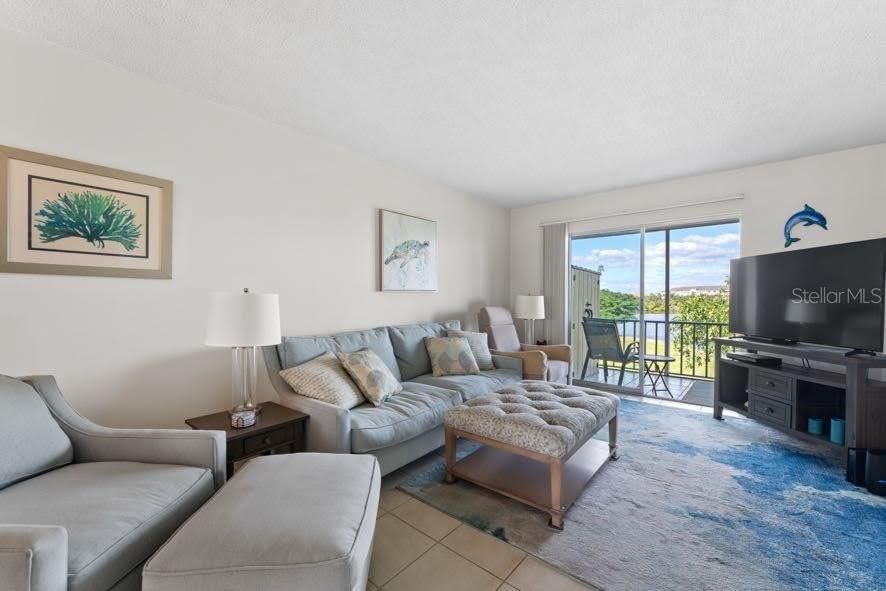 待售: $125,000 (2 贝兹, 1 浴室, 912 平方英尺)