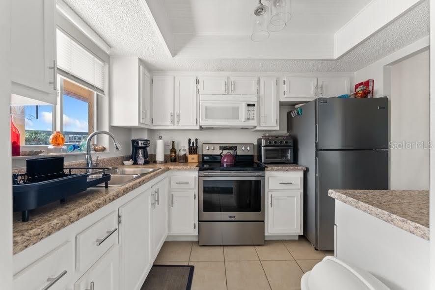 待售: $125,000 (2 贝兹, 1 浴室, 912 平方英尺)