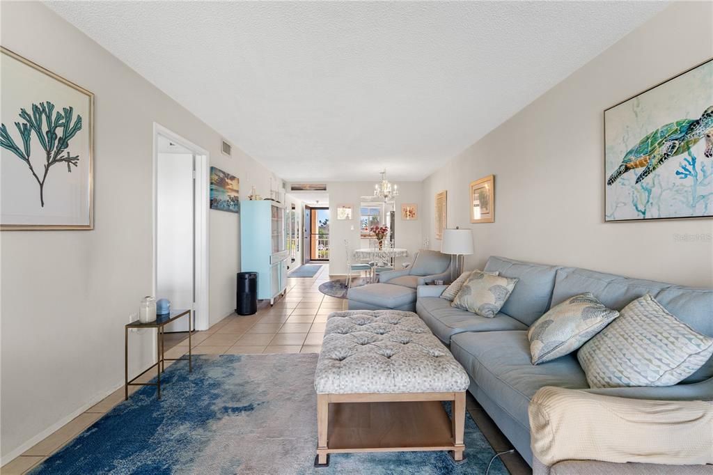 待售: $125,000 (2 贝兹, 1 浴室, 912 平方英尺)