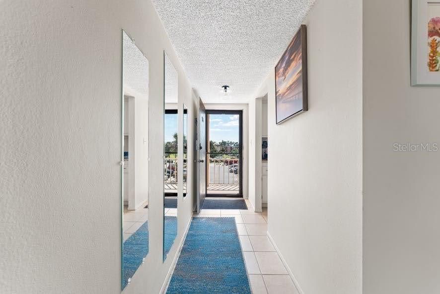 待售: $125,000 (2 贝兹, 1 浴室, 912 平方英尺)