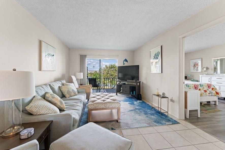 待售: $125,000 (2 贝兹, 1 浴室, 912 平方英尺)