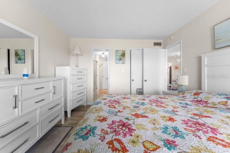 待售: $125,000 (2 贝兹, 1 浴室, 912 平方英尺)