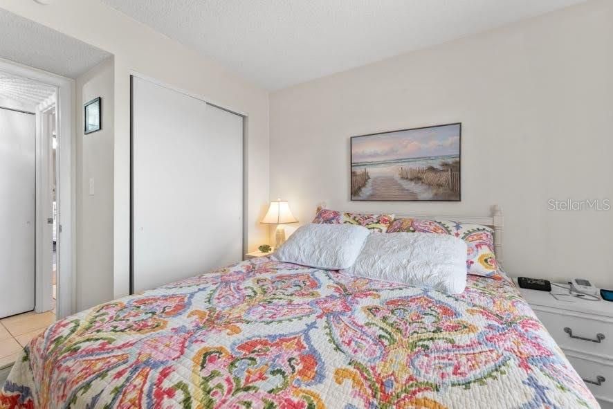 待售: $125,000 (2 贝兹, 1 浴室, 912 平方英尺)