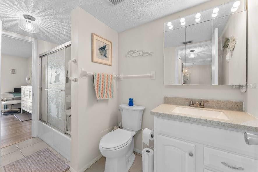 待售: $125,000 (2 贝兹, 1 浴室, 912 平方英尺)