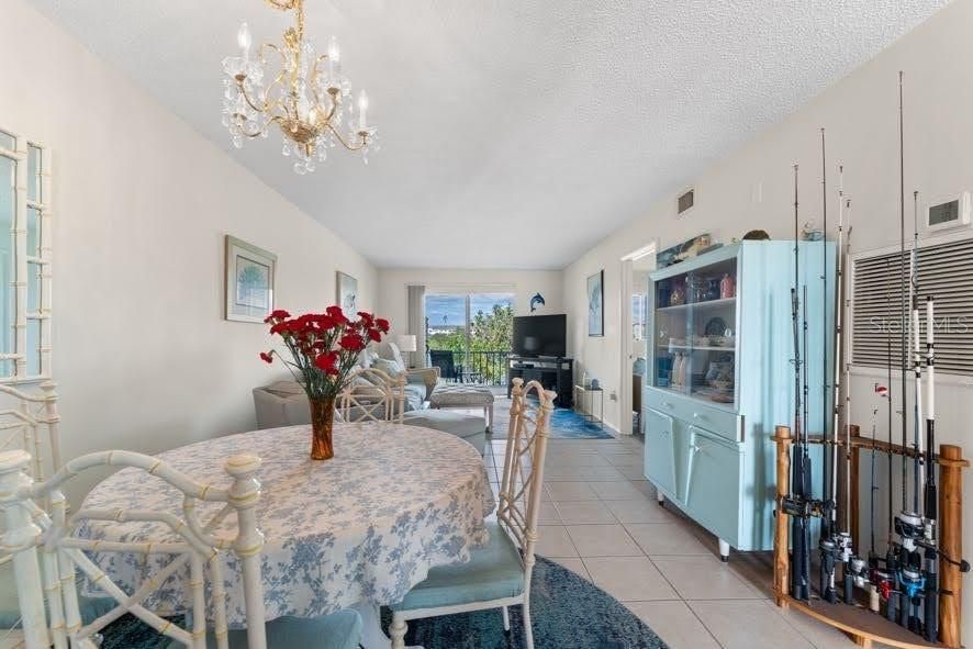 待售: $125,000 (2 贝兹, 1 浴室, 912 平方英尺)