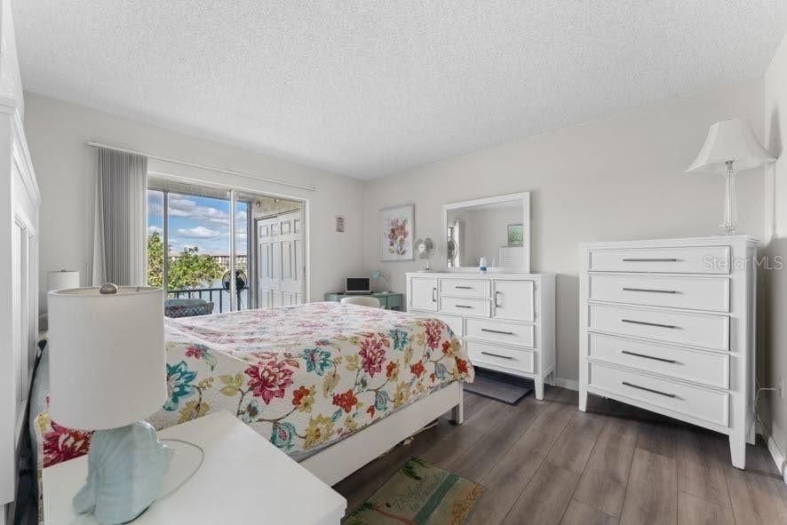 待售: $125,000 (2 贝兹, 1 浴室, 912 平方英尺)