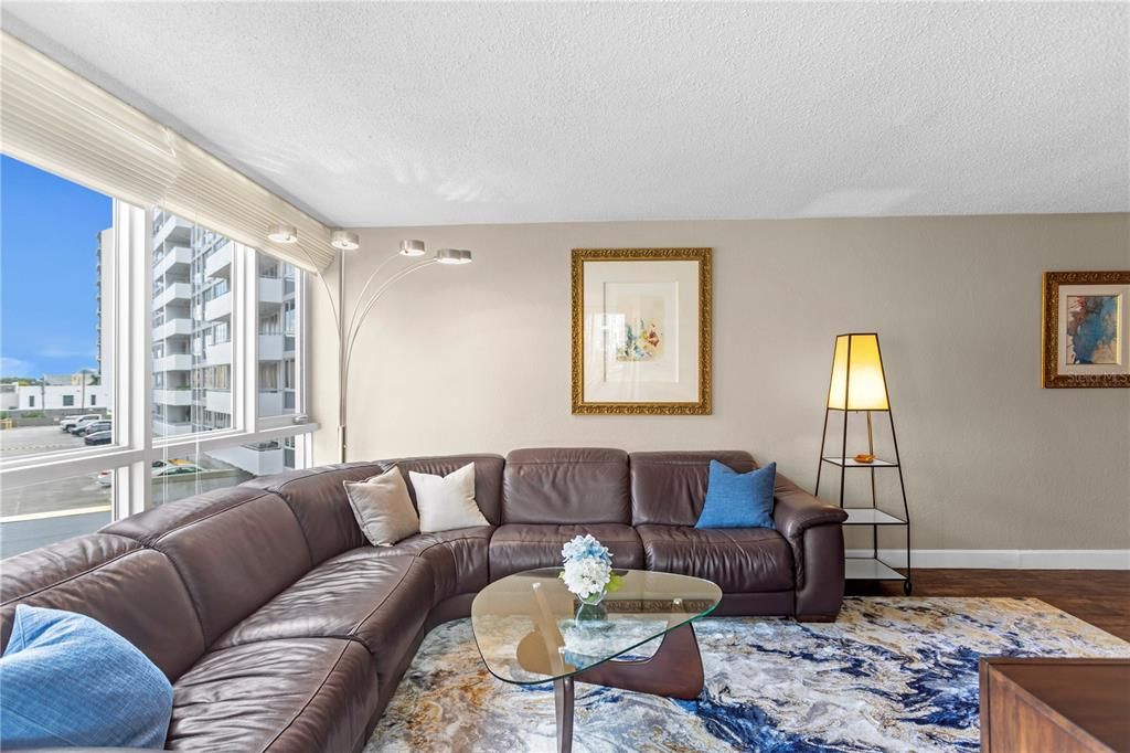 На продажу: $299,000 (1 спален, 1 ванн, 859 Квадратных фут)