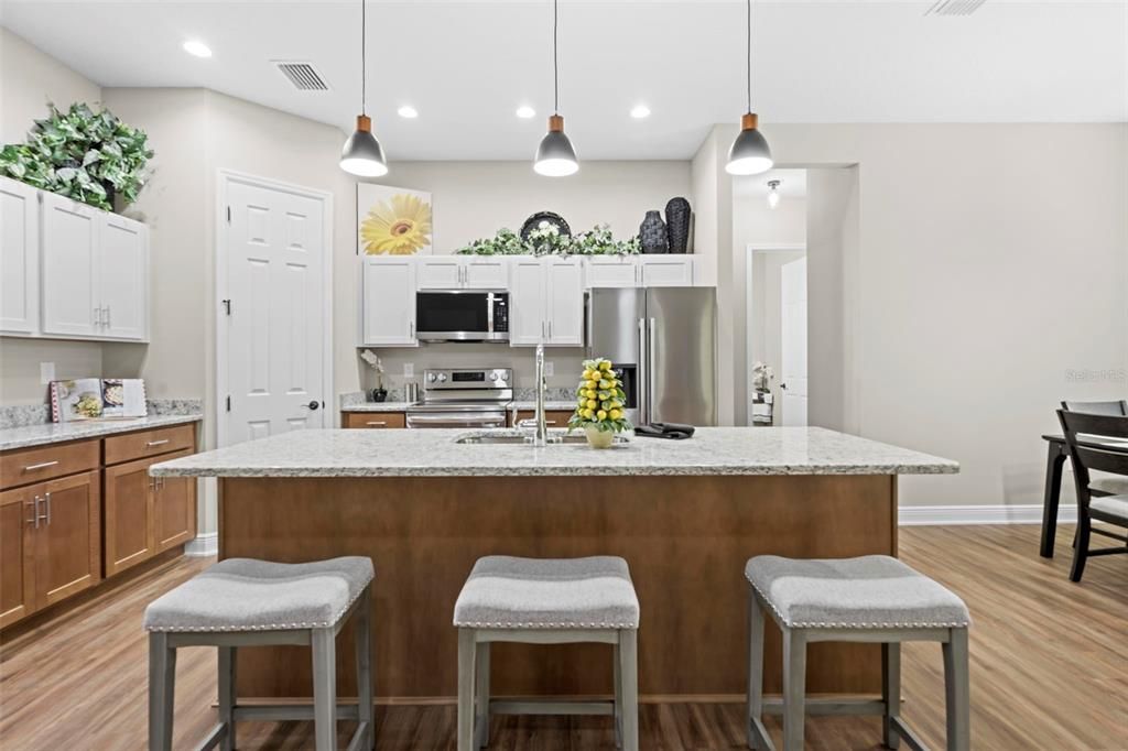 En Venta: $370,000 (3 camas, 2 baños, 1907 Pies cuadrados)