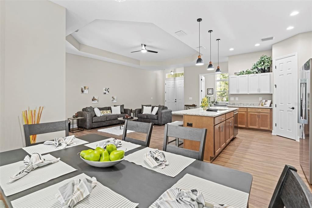 En Venta: $370,000 (3 camas, 2 baños, 1907 Pies cuadrados)