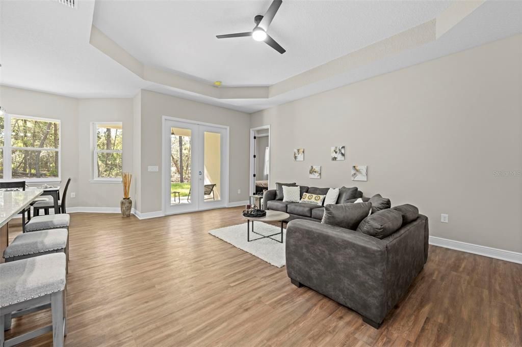 En Venta: $370,000 (3 camas, 2 baños, 1907 Pies cuadrados)