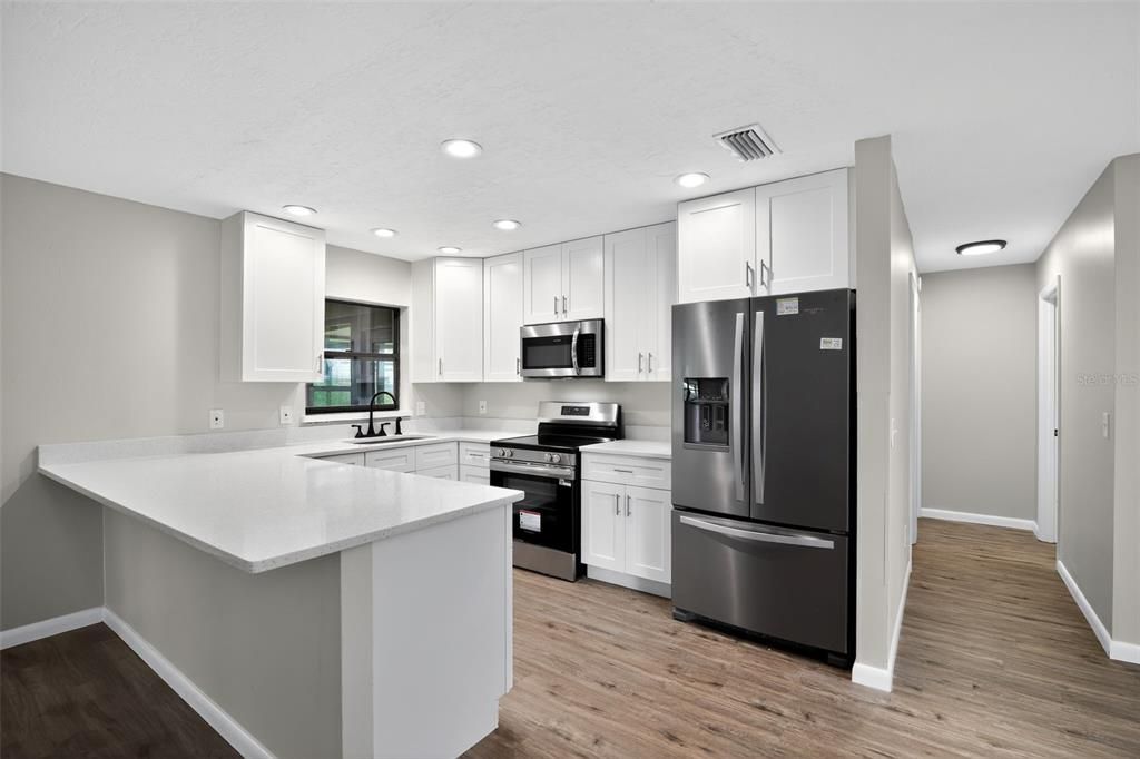 Active With Contract: $274,900 (2 beds, 2 baths, 1551 Square Feet)