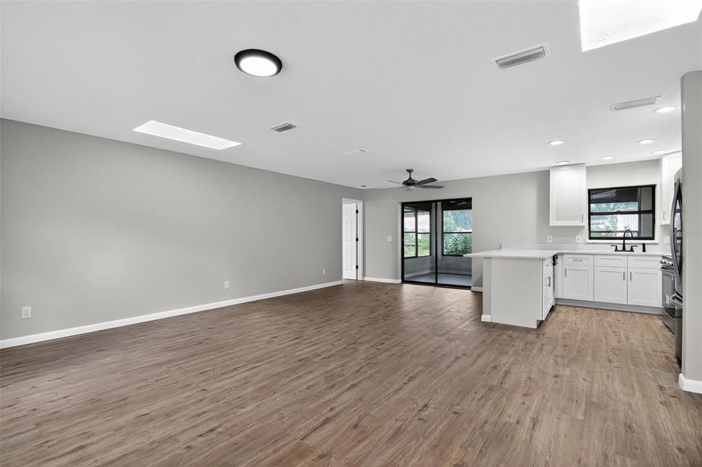 Active With Contract: $274,900 (2 beds, 2 baths, 1551 Square Feet)