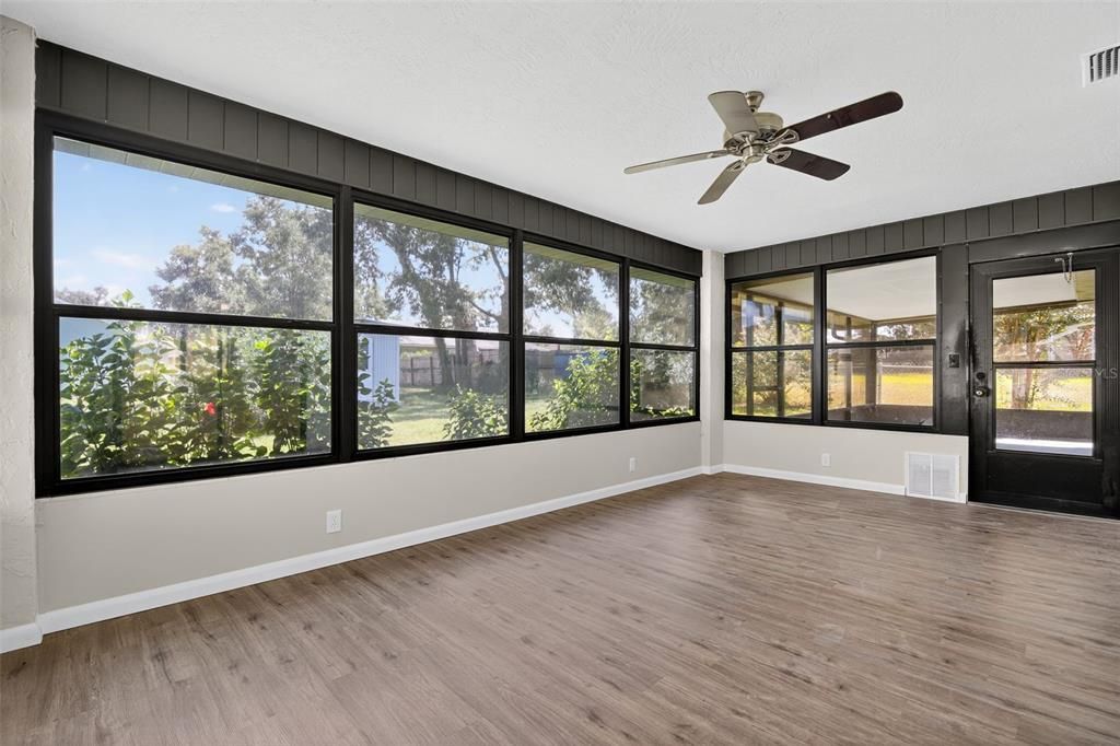 Active With Contract: $274,900 (2 beds, 2 baths, 1551 Square Feet)