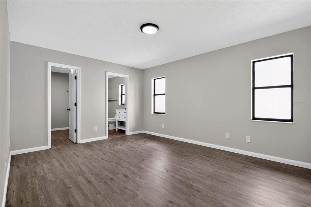 Active With Contract: $274,900 (2 beds, 2 baths, 1551 Square Feet)