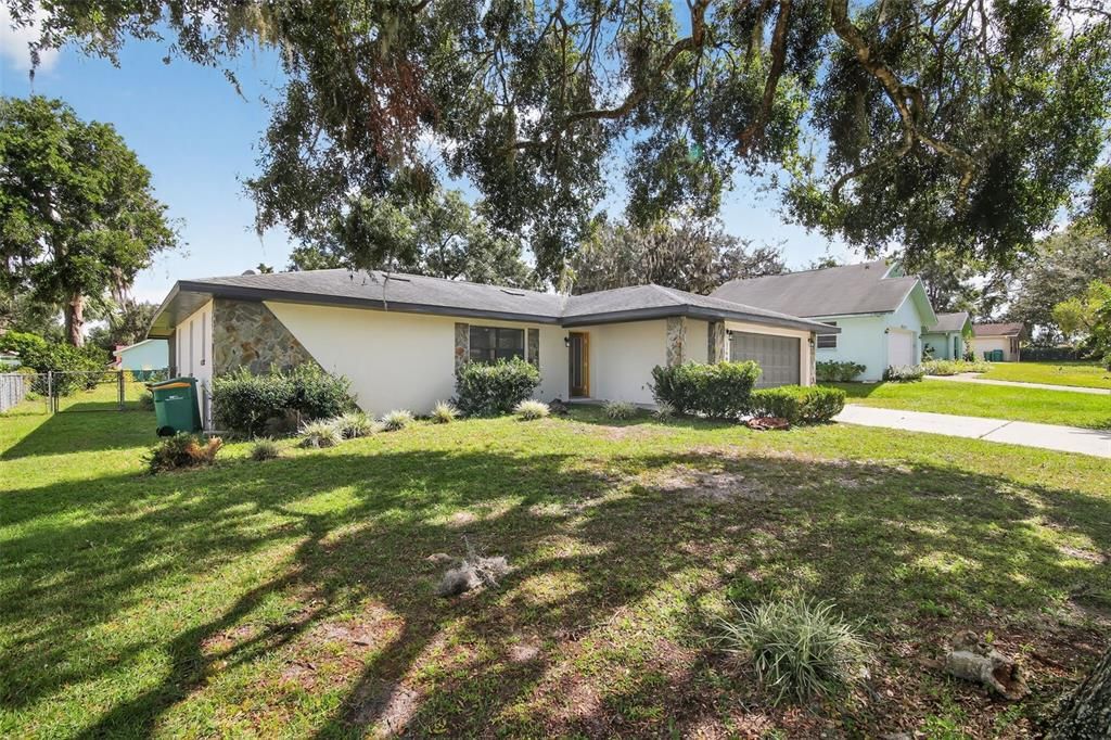 Active With Contract: $274,900 (2 beds, 2 baths, 1551 Square Feet)