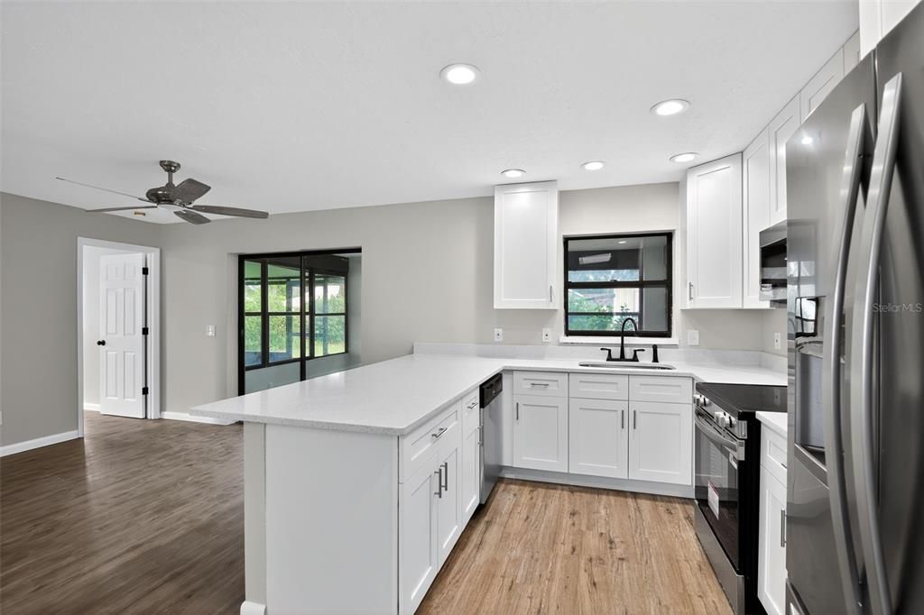 Active With Contract: $274,900 (2 beds, 2 baths, 1551 Square Feet)