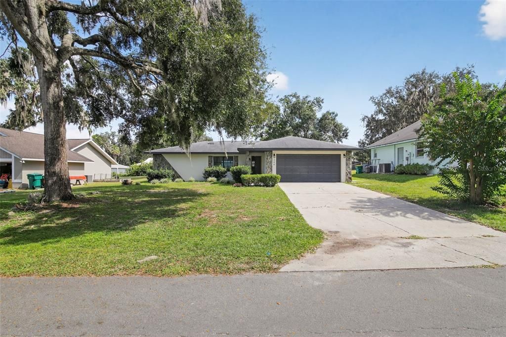 Active With Contract: $274,900 (2 beds, 2 baths, 1551 Square Feet)