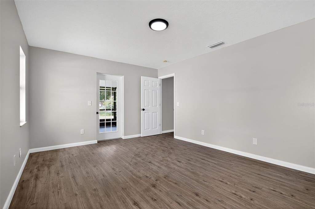 Active With Contract: $274,900 (2 beds, 2 baths, 1551 Square Feet)